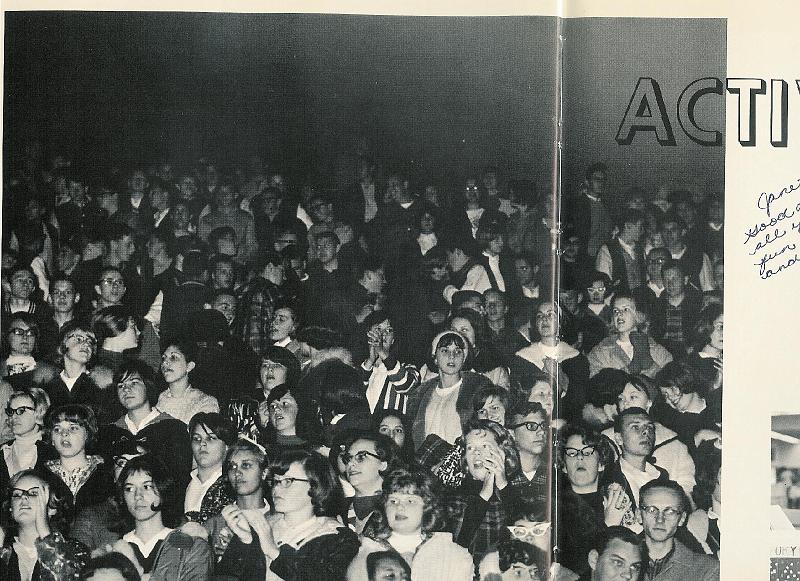 ftball_crowd_65